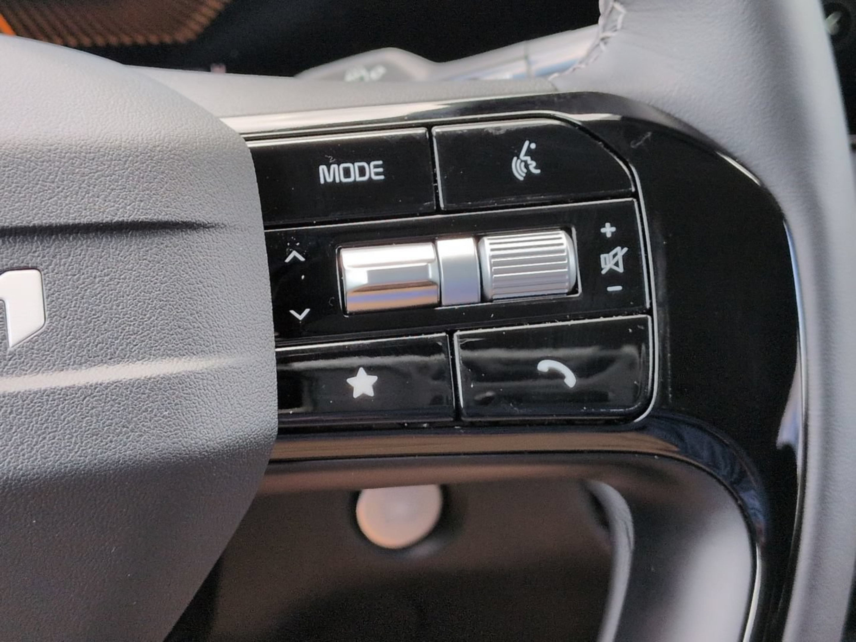 New 2026 Kia Sorento LX FWD image 37