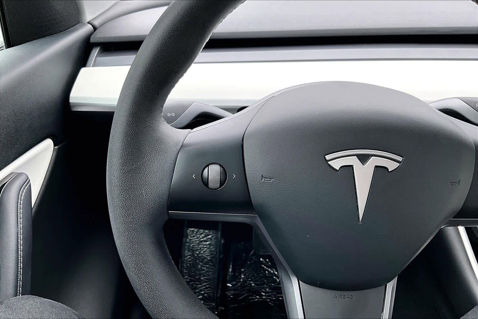 Used 2021 Tesla Model Y Long Range AWD/4WD image 23