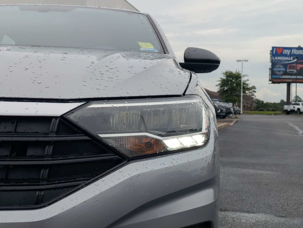 Used 2020 Volkswagen Jetta R-Line FWD image 11