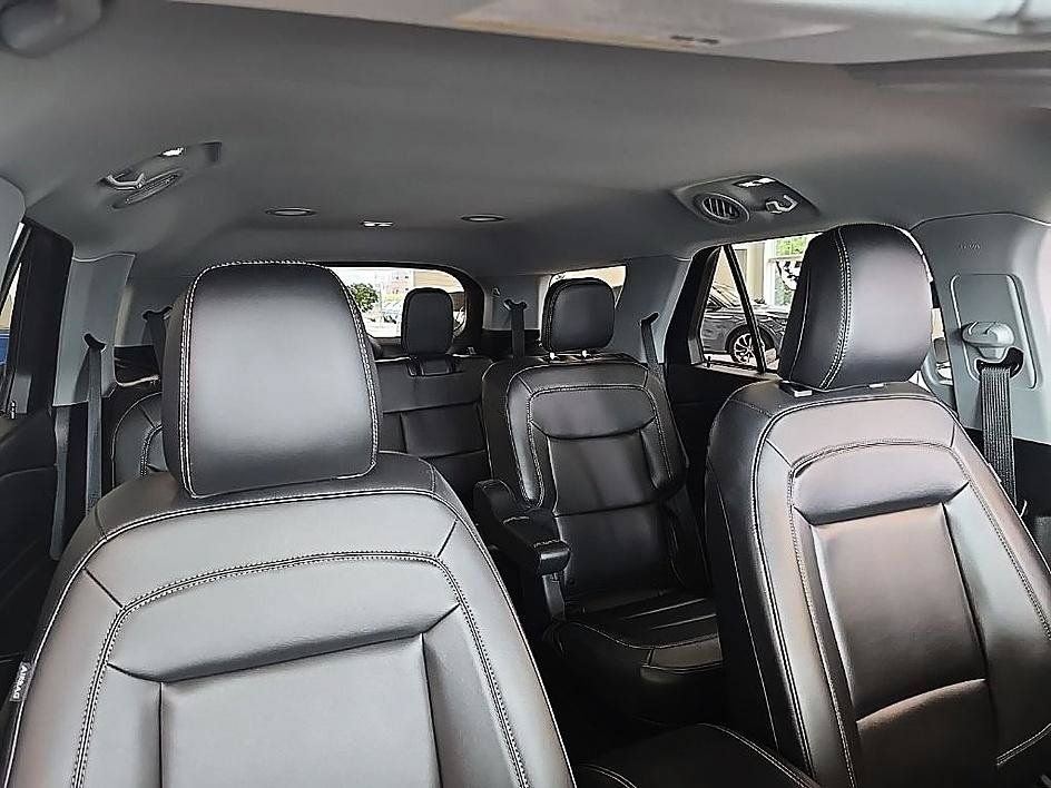 Used 2023 Ford Explorer XLT w/ Equipment Group 202A AWD/4WD image 39