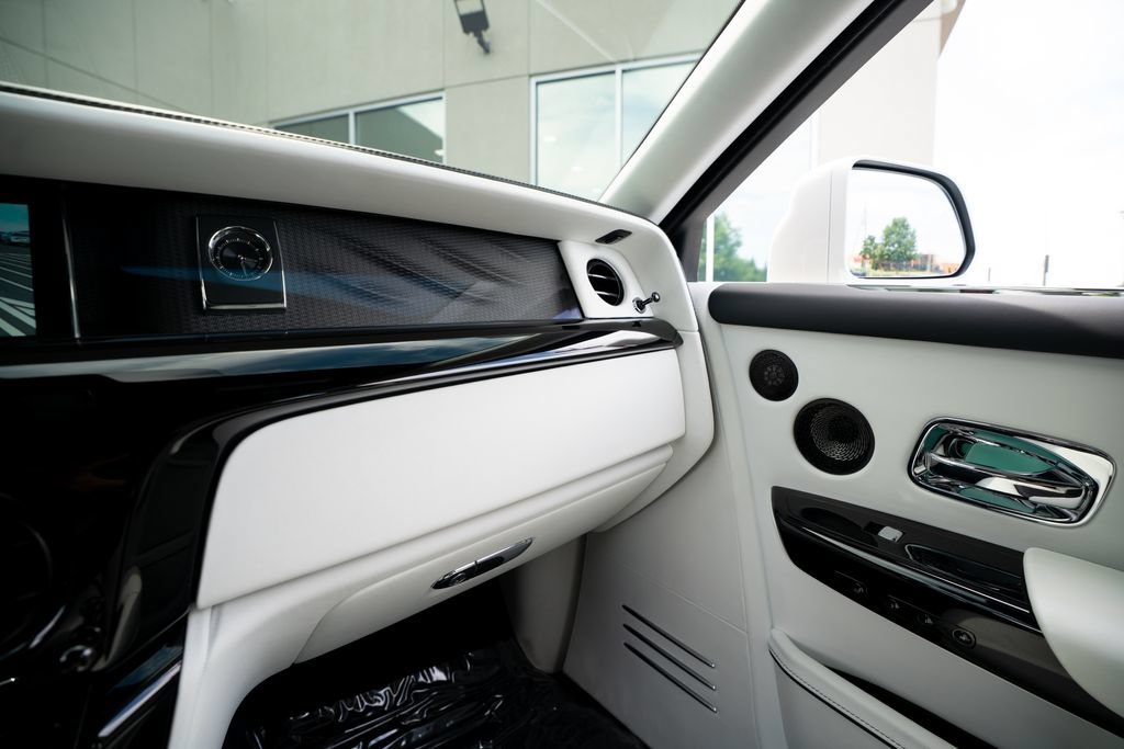 Used 2022 Rolls-Royce Phantom Sedan w/ The Phantom Package RWD image 45