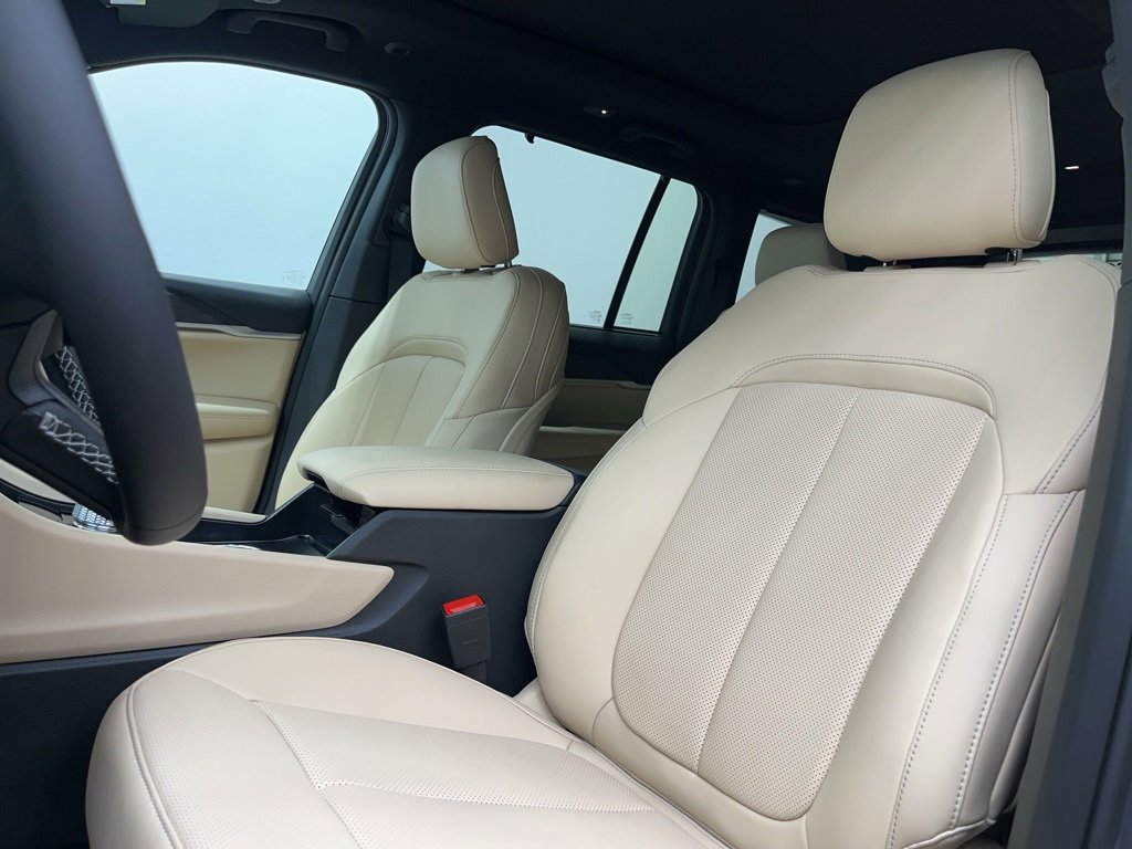 New 2025 Jeep Grand Cherokee Limited w/ Luxury Tech Group II image 8