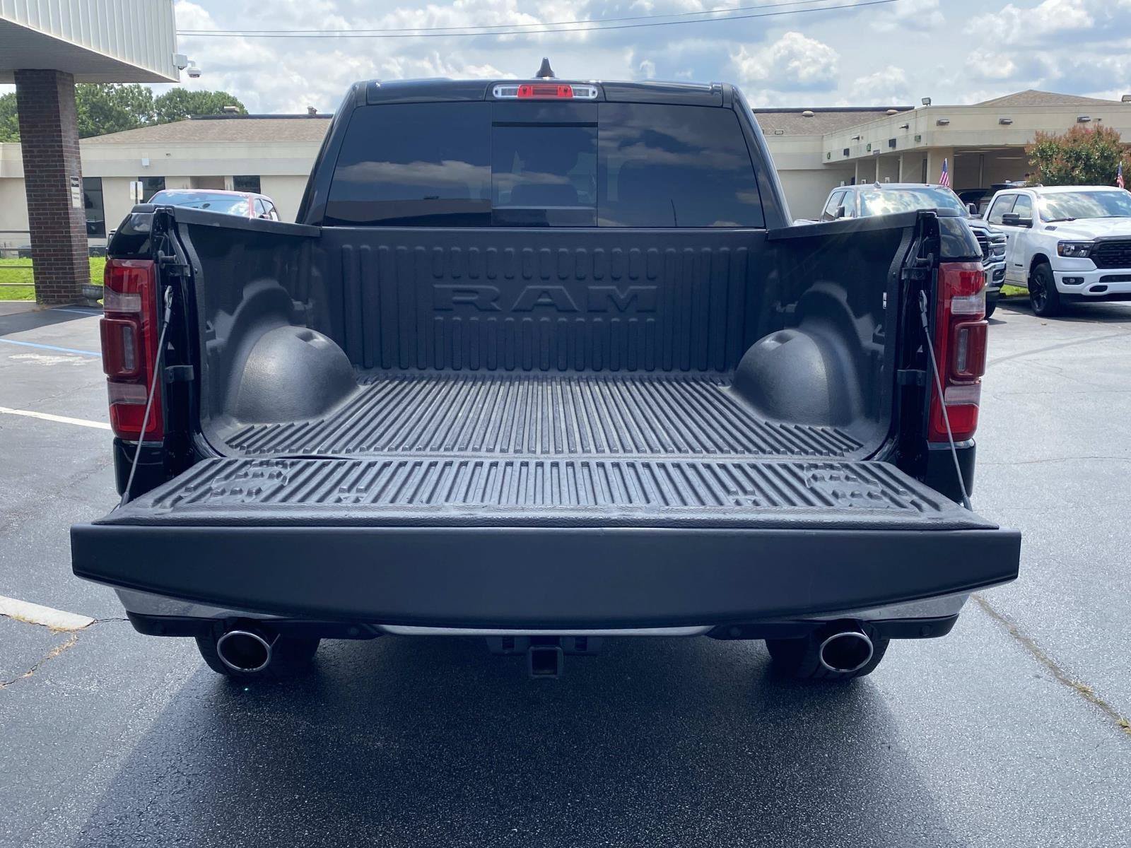 Used 2023 RAM 1500 Laramie AWD/4WD image 7