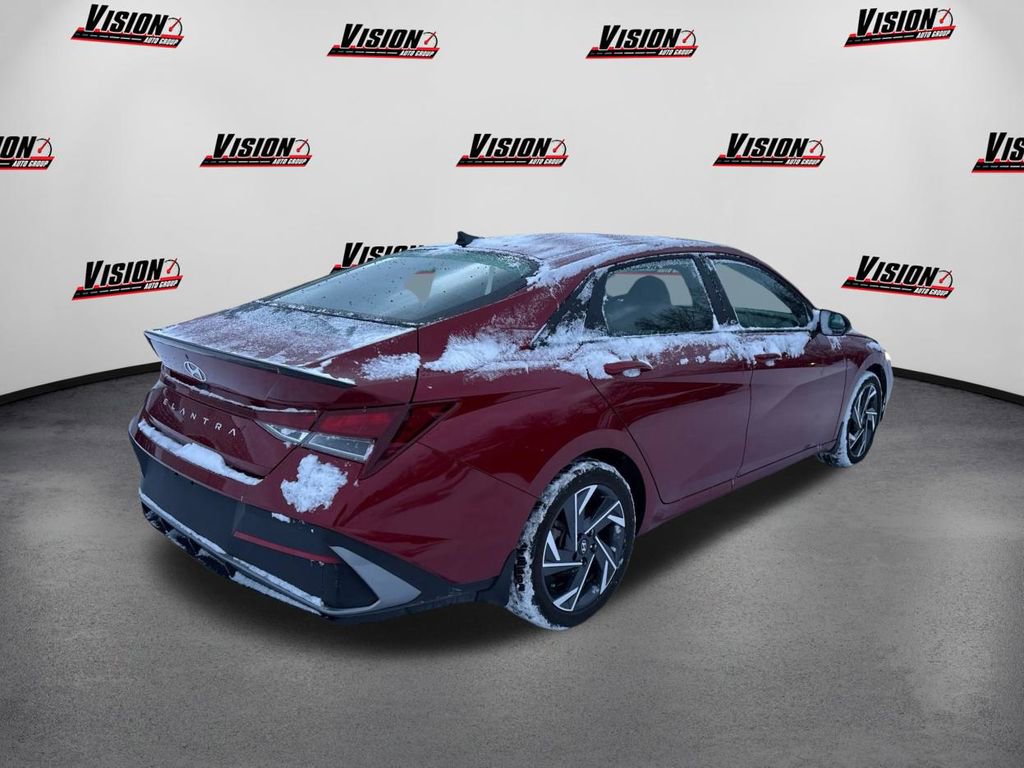 Used 2025 Hyundai Elantra Sport image 5