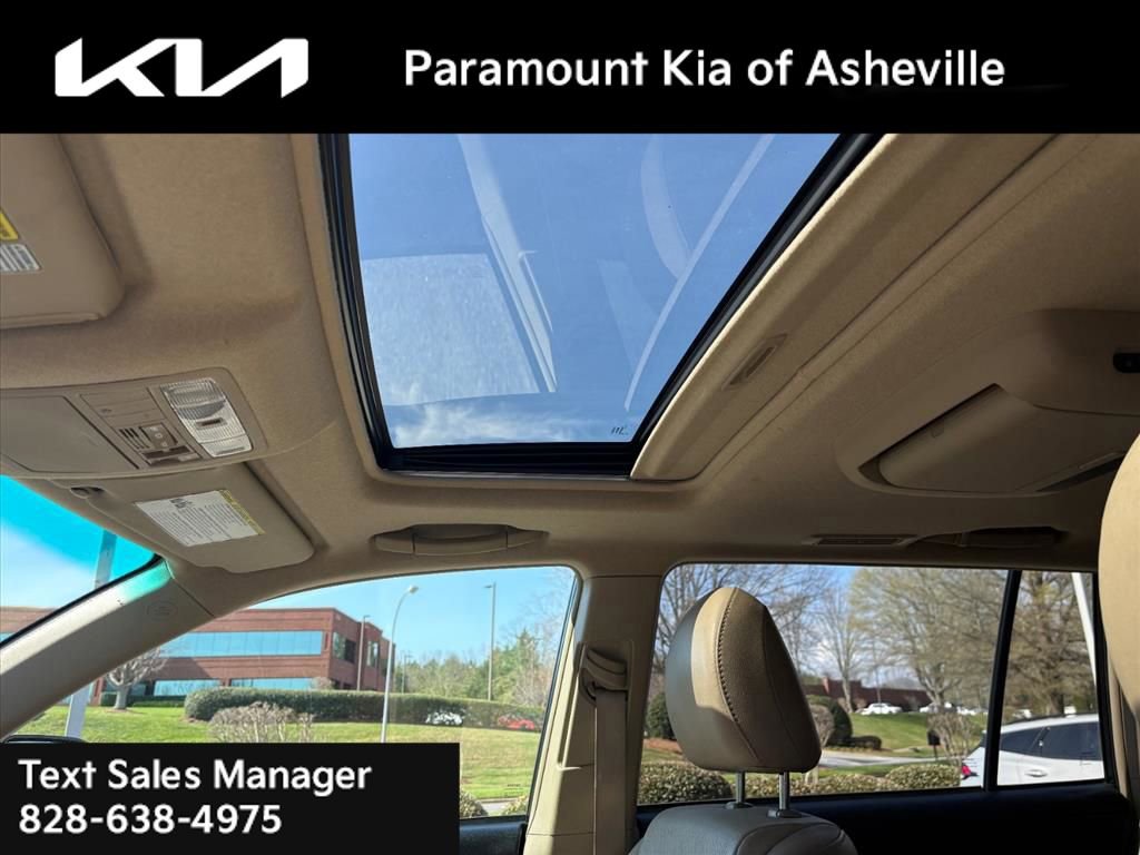 Used 2011 Toyota Highlander Limited w/ Tow Pkg image 12