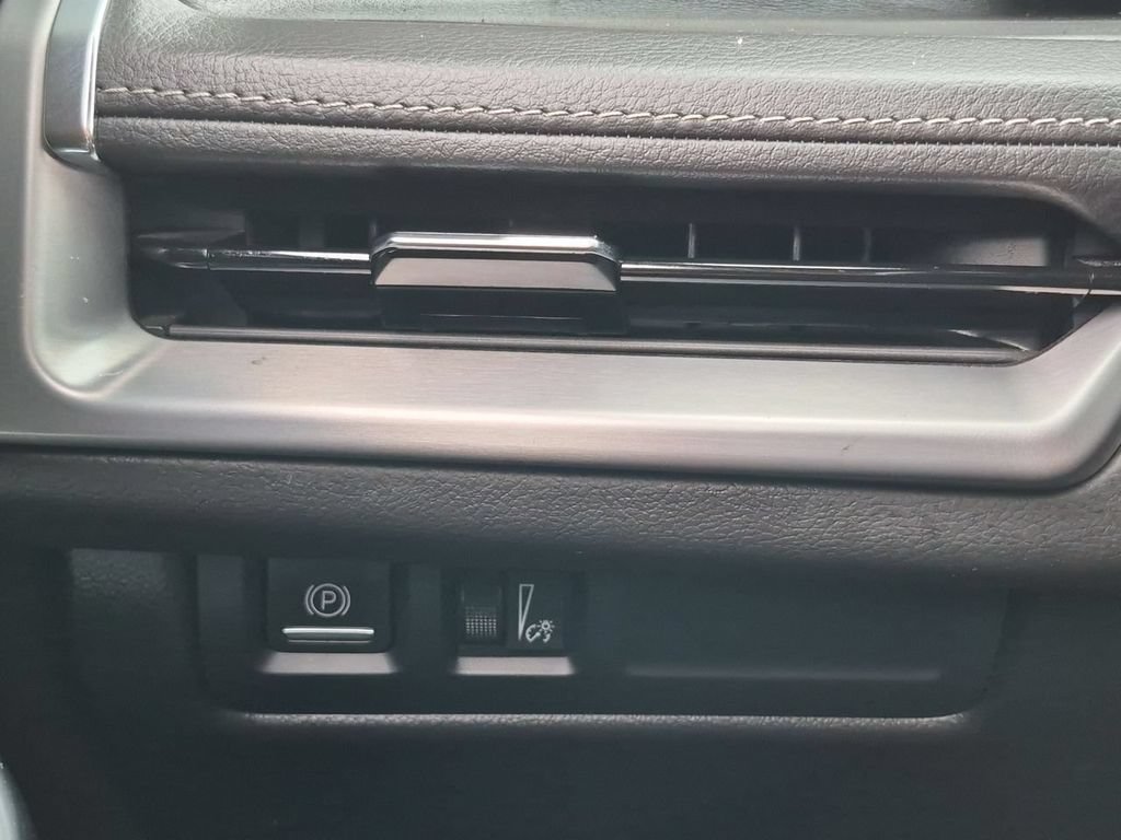 Used 2024 Cadillac XT4 Premium Luxury FWD image 18