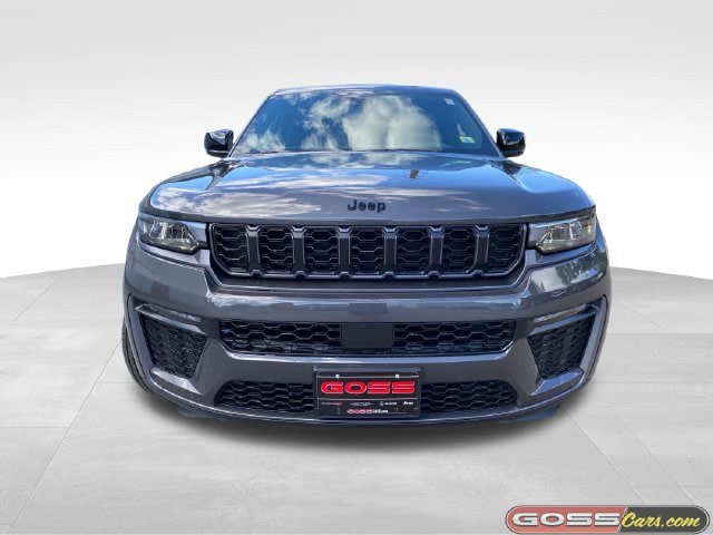 New 2026 Jeep Grand Cherokee Limited w/ Limited Altitude Package AWD/4WD image 2