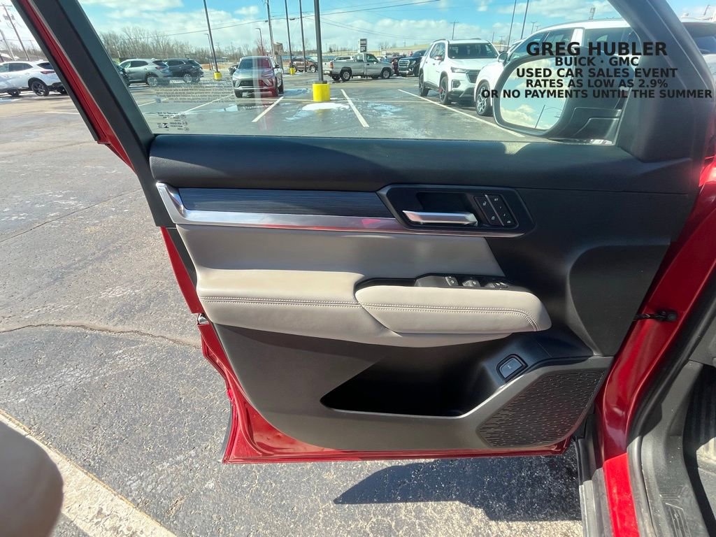 Used 2025 GMC Terrain Elevation w/ Elevation Premium Package image 24