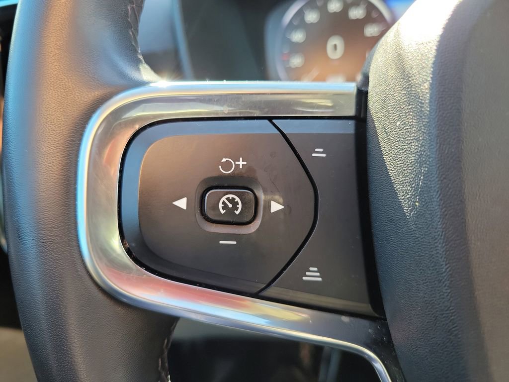 Used 2022 Volvo XC40 T4 Inscription w/ Protection Package image 23