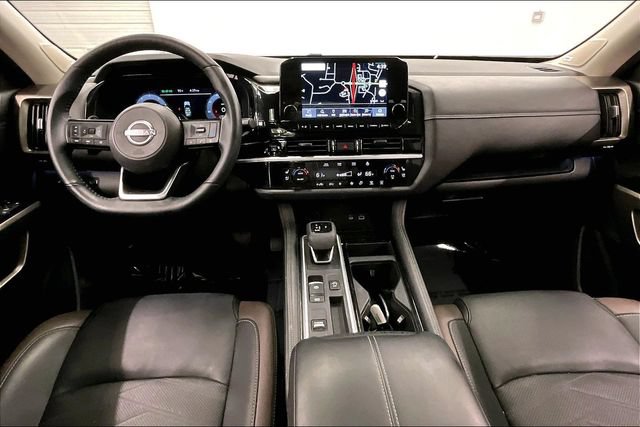 Used 2025 Nissan Pathfinder Platinum w/ Cargo Package FWD image 19