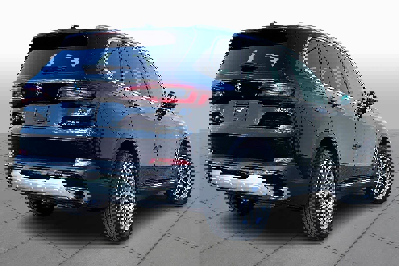 Used 2023 BMW X5 xDrive45e image 12