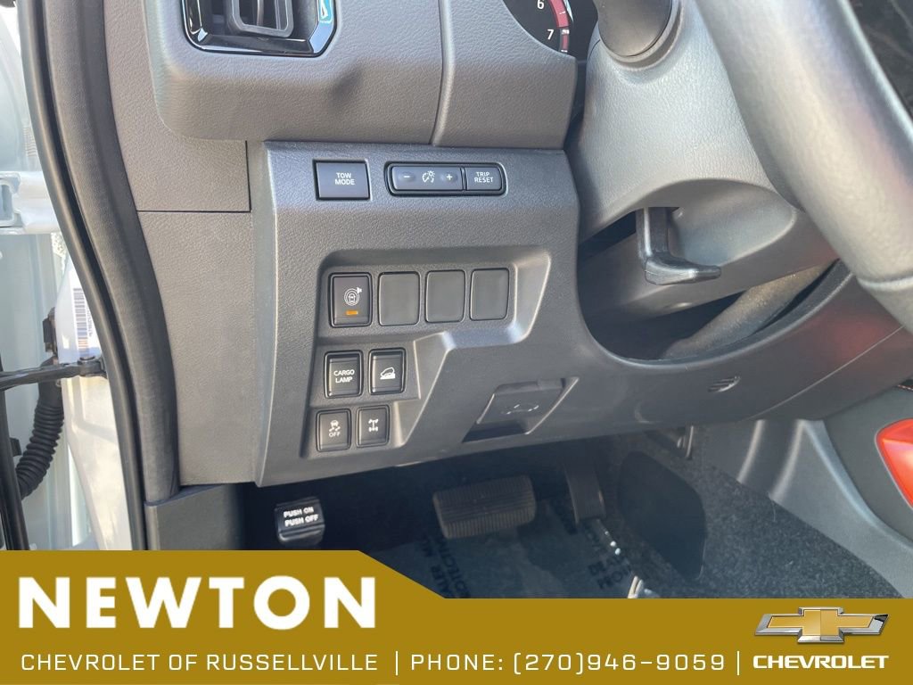 Used 2025 Nissan Frontier PRO-4X AWD/4WD image 9