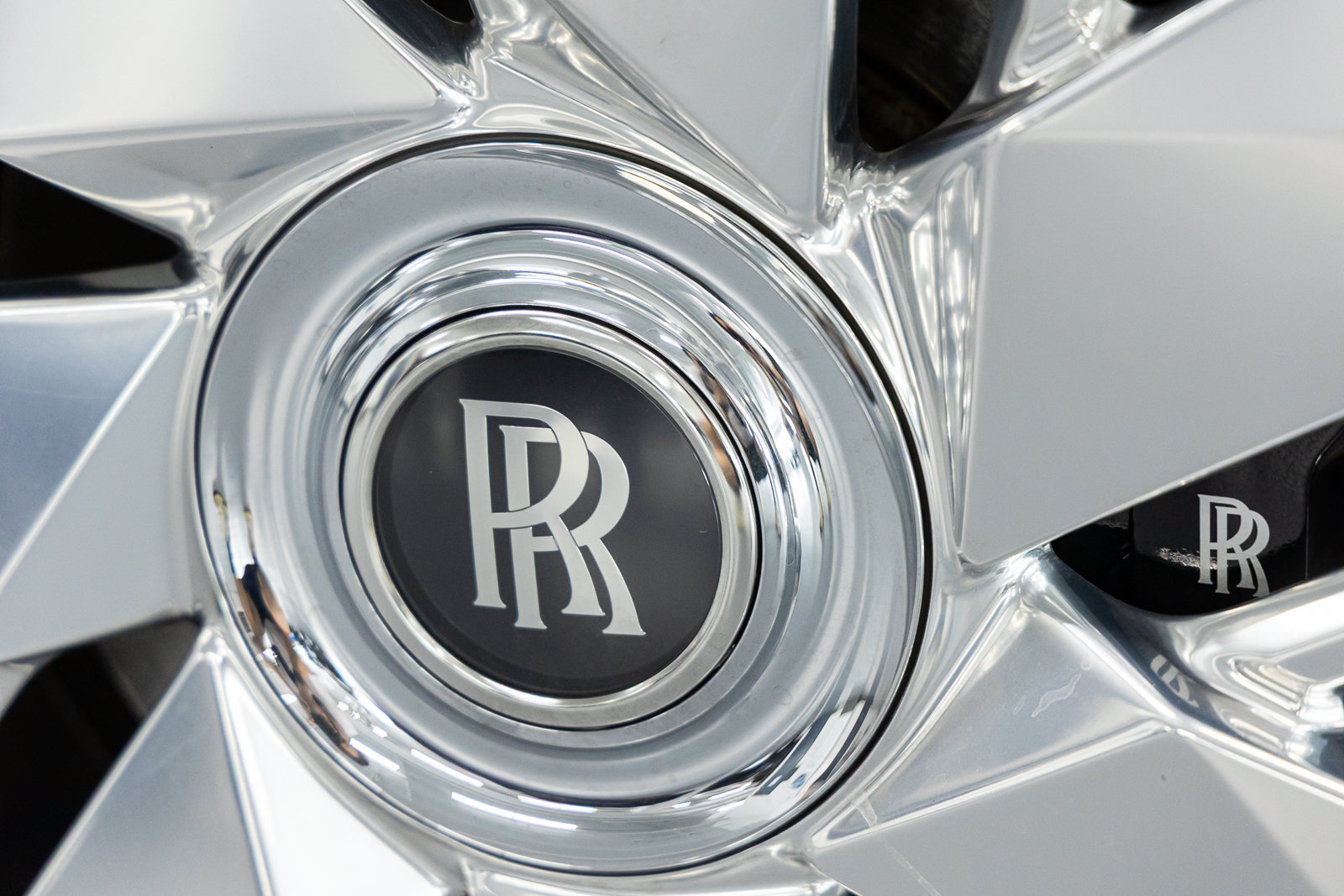 Certified 2025 Rolls-Royce Cullinan AWD/4WD image 19