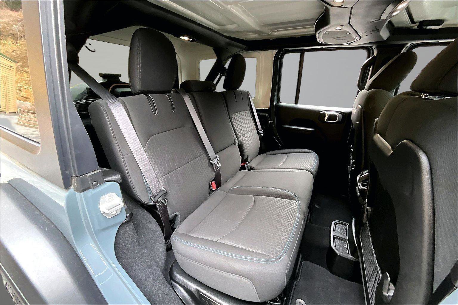 Used 2025 Jeep Wrangler Unlimited Rubicon 4xe image 28