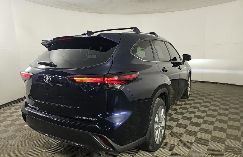 Used 2024 Toyota Highlander Limited AWD/4WD image 4