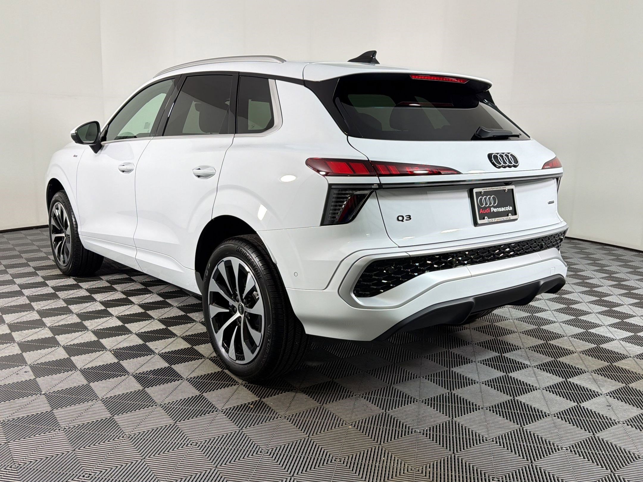 New 2026 Audi Q3 quattro 2.0T AWD/4WD image 3