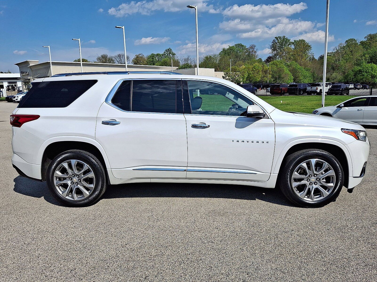 Used 2021 Chevrolet Traverse Premier AWD/4WD image 26