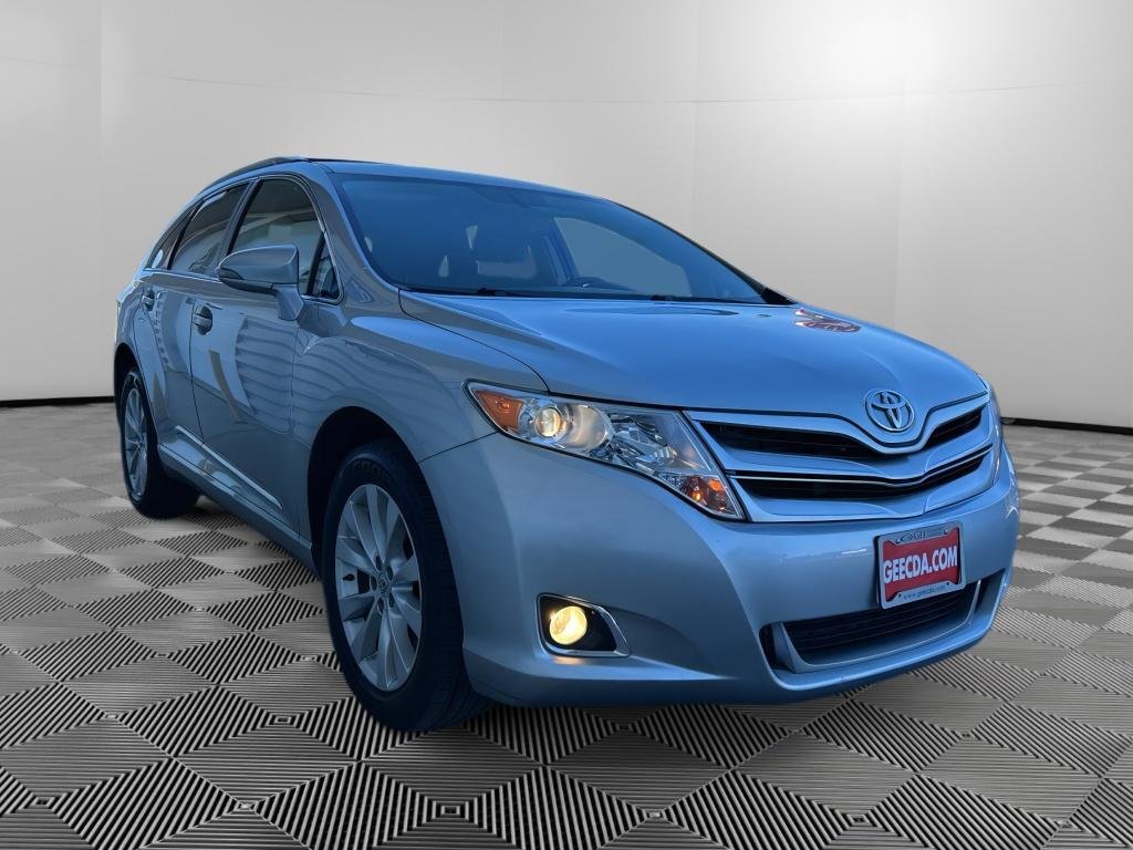 Used 2015 Toyota Venza LE AWD/4WD image 3