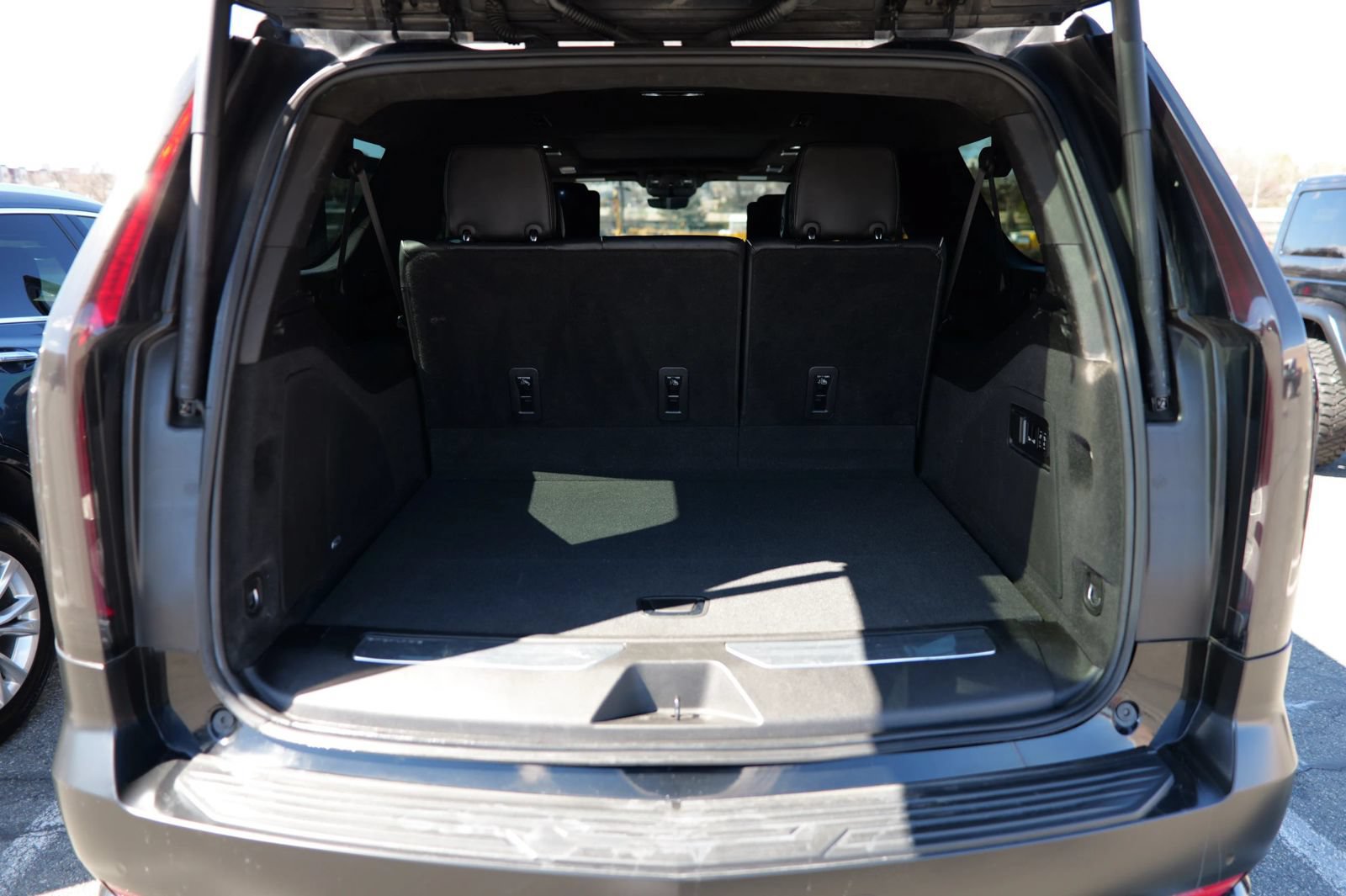 Used 2022 Cadillac Escalade ESV Sport Platinum AWD/4WD image 39