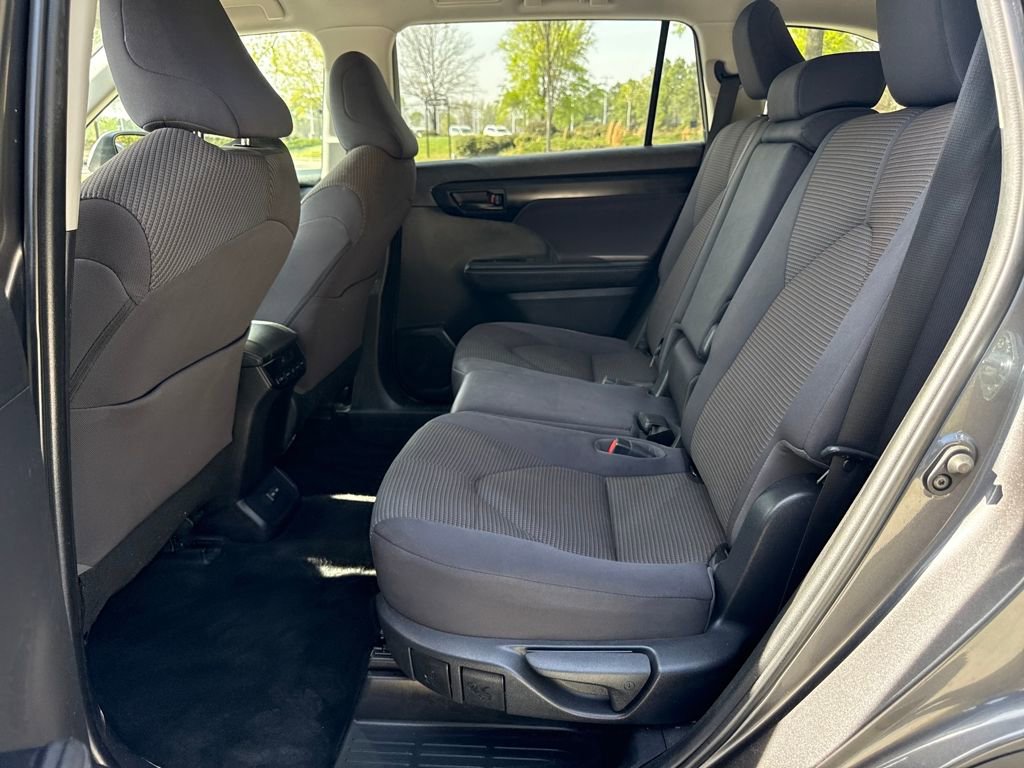Used 2023 Toyota Highlander LE AWD/4WD image 27