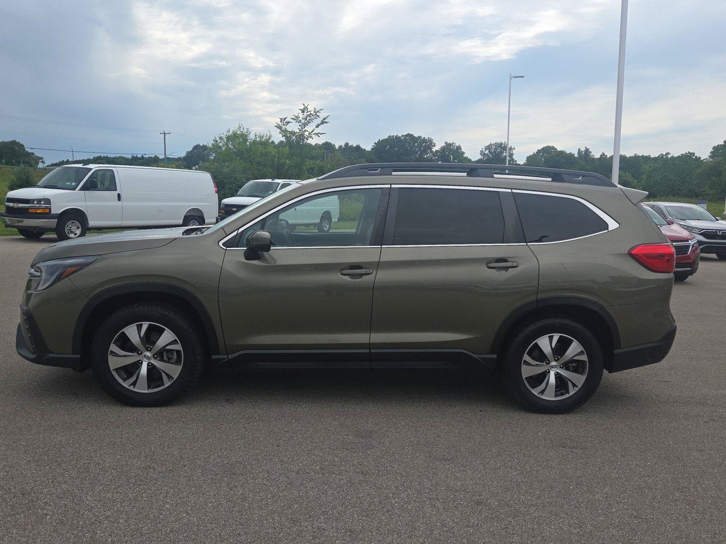 Used 2023 Subaru Ascent Premium w/ Convenience Package AWD/4WD image 2