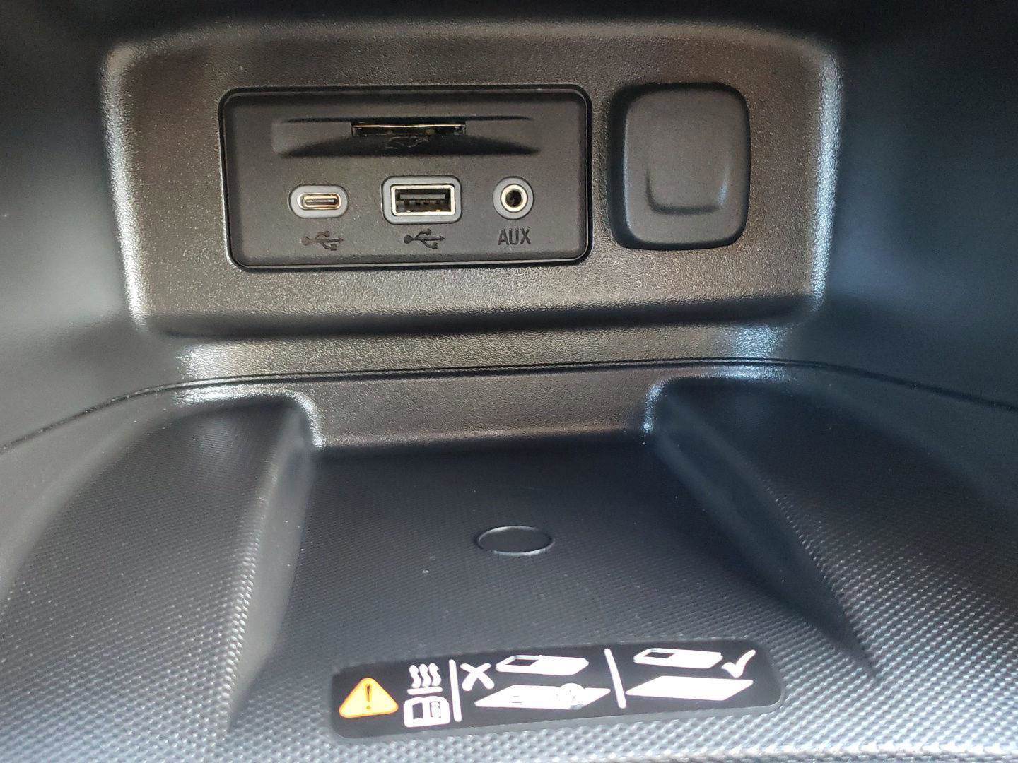 Used 2023 Chevrolet Equinox Premier image 21