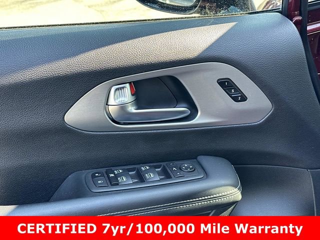 Used 2023 Chrysler Pacifica Limited w/ S Appearance Package image 19