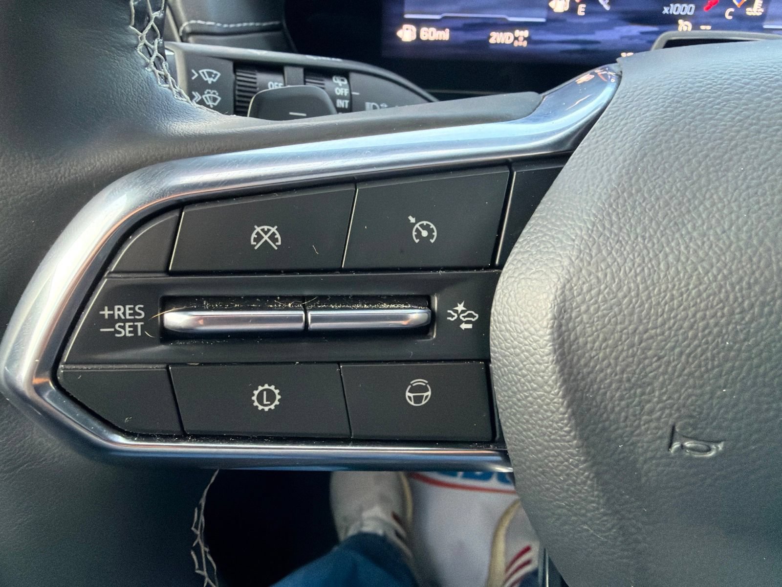 Used 2025 Chevrolet Traverse Z71 w/ Enhanced Driving Package AWD/4WD image 18