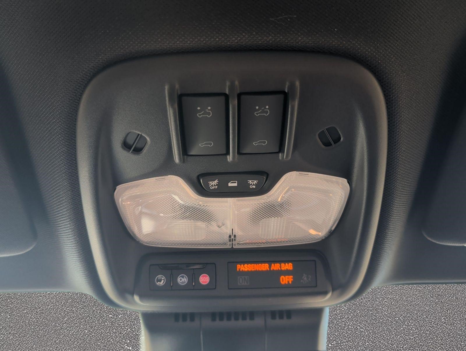 Used 2024 GMC Canyon AT4 w/ AT4 Premium Package AWD/4WD image 22