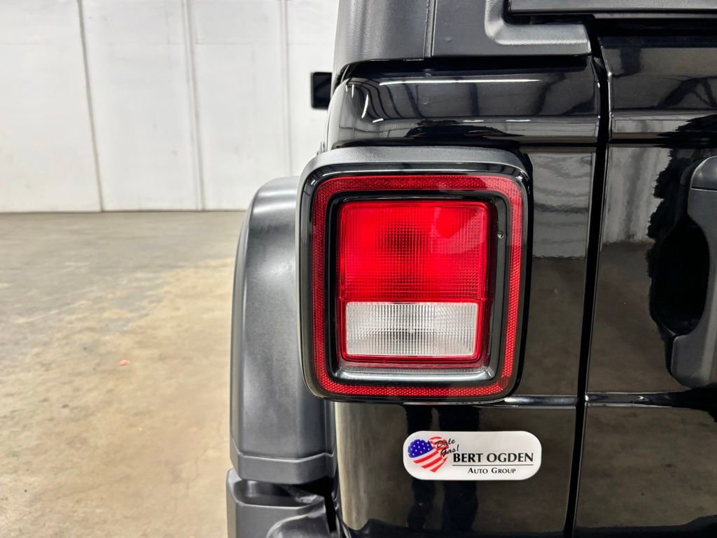 Used 2025 Jeep Wrangler Unlimited Sport AWD/4WD image 8