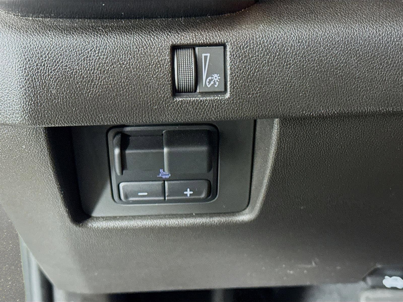Used 2023 GMC Canyon AT4 w/ AT4 Premium Package image 11