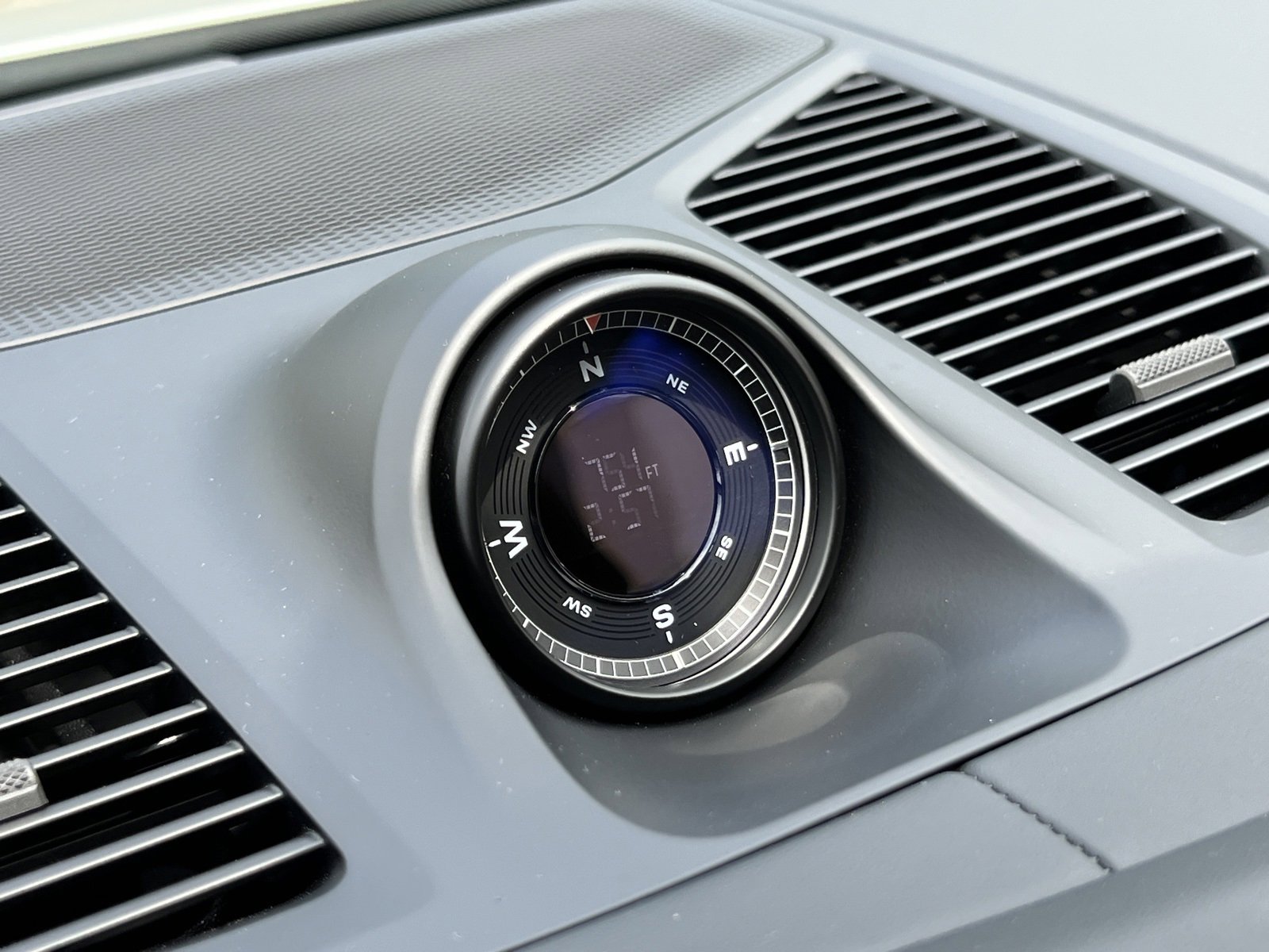 Certified 2025 Porsche Cayenne GTS image 25