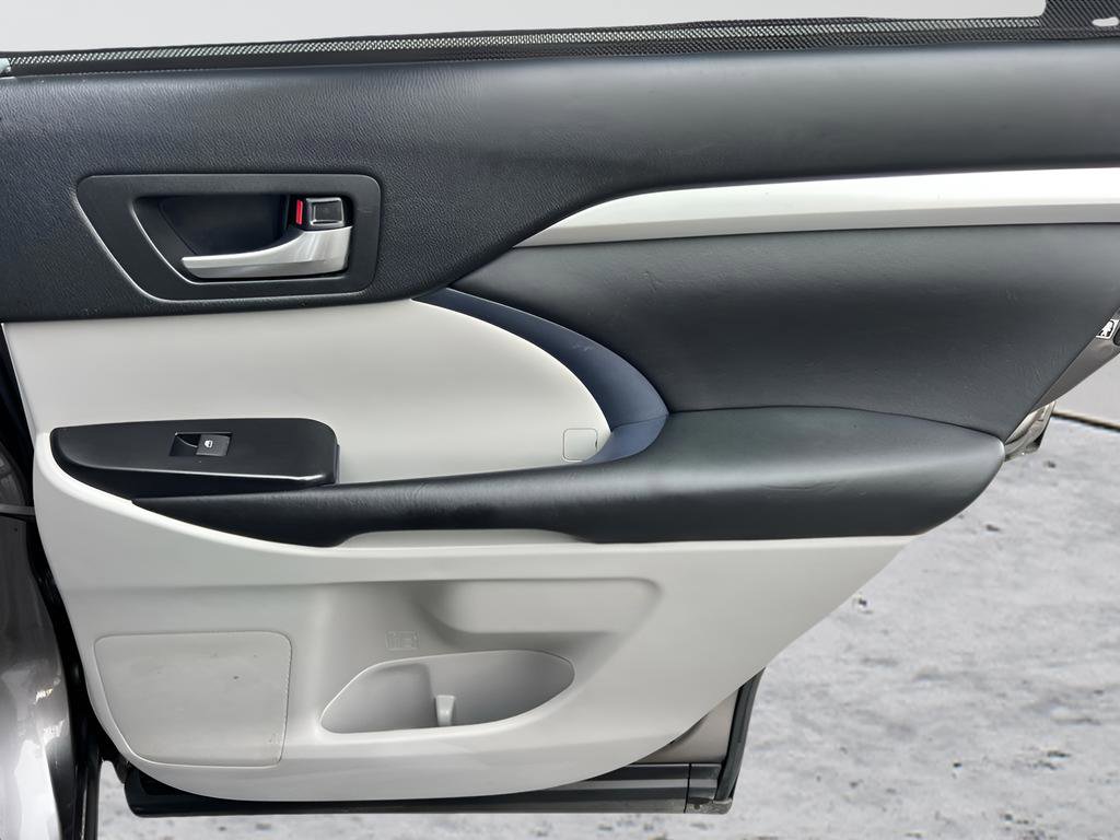 Used 2018 Toyota Highlander XLE image 29