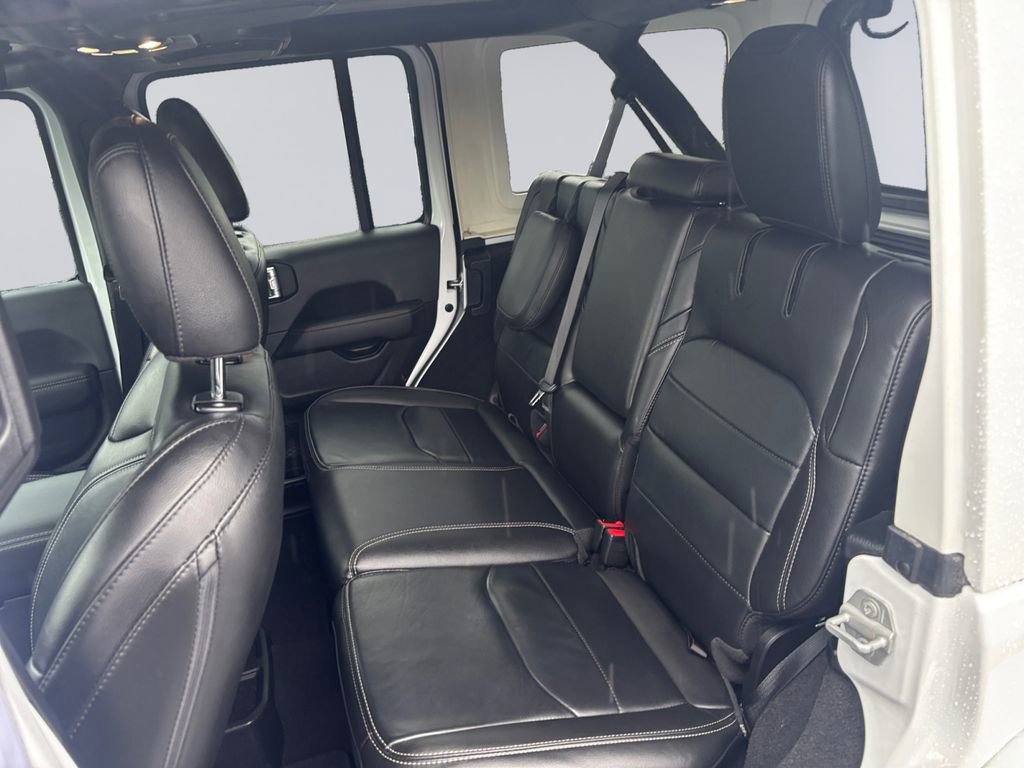 Certified 2022 Jeep Wrangler Unlimited Sahara w/ Cold Weather Group image 17