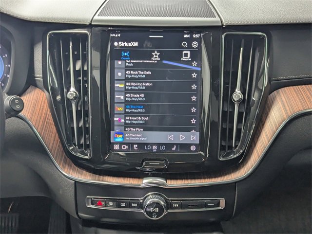 Used 2023 Volvo XC60 B5 Ultimate w/ Climate Package image 12