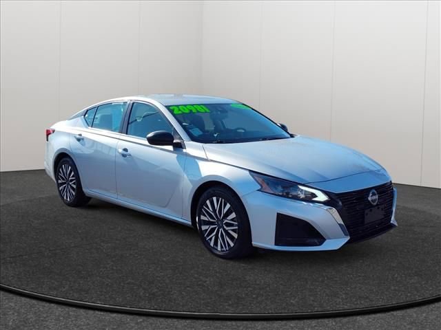 Used 2024 Nissan Altima 2.5 SV image 5