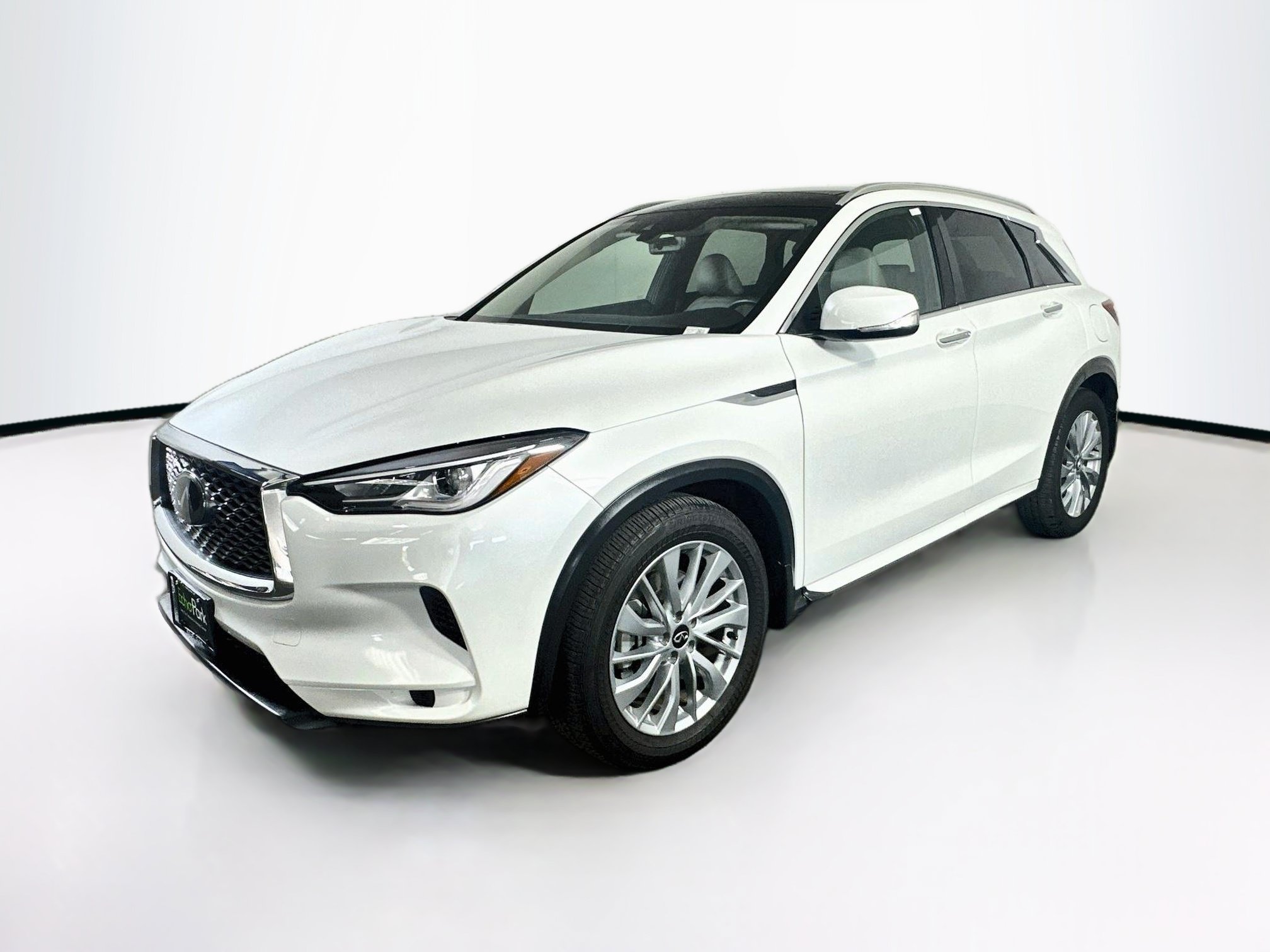 Used 2023 INFINITI QX50 Luxe FWD image 3
