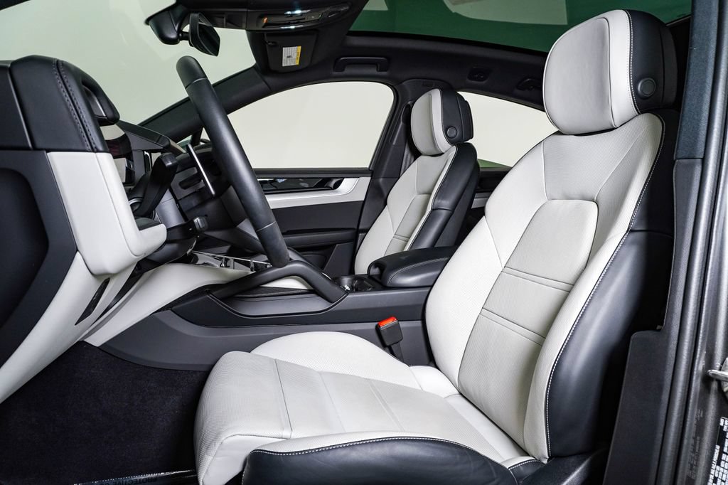 Certified 2025 Porsche Cayenne Coupe AWD/4WD image 5