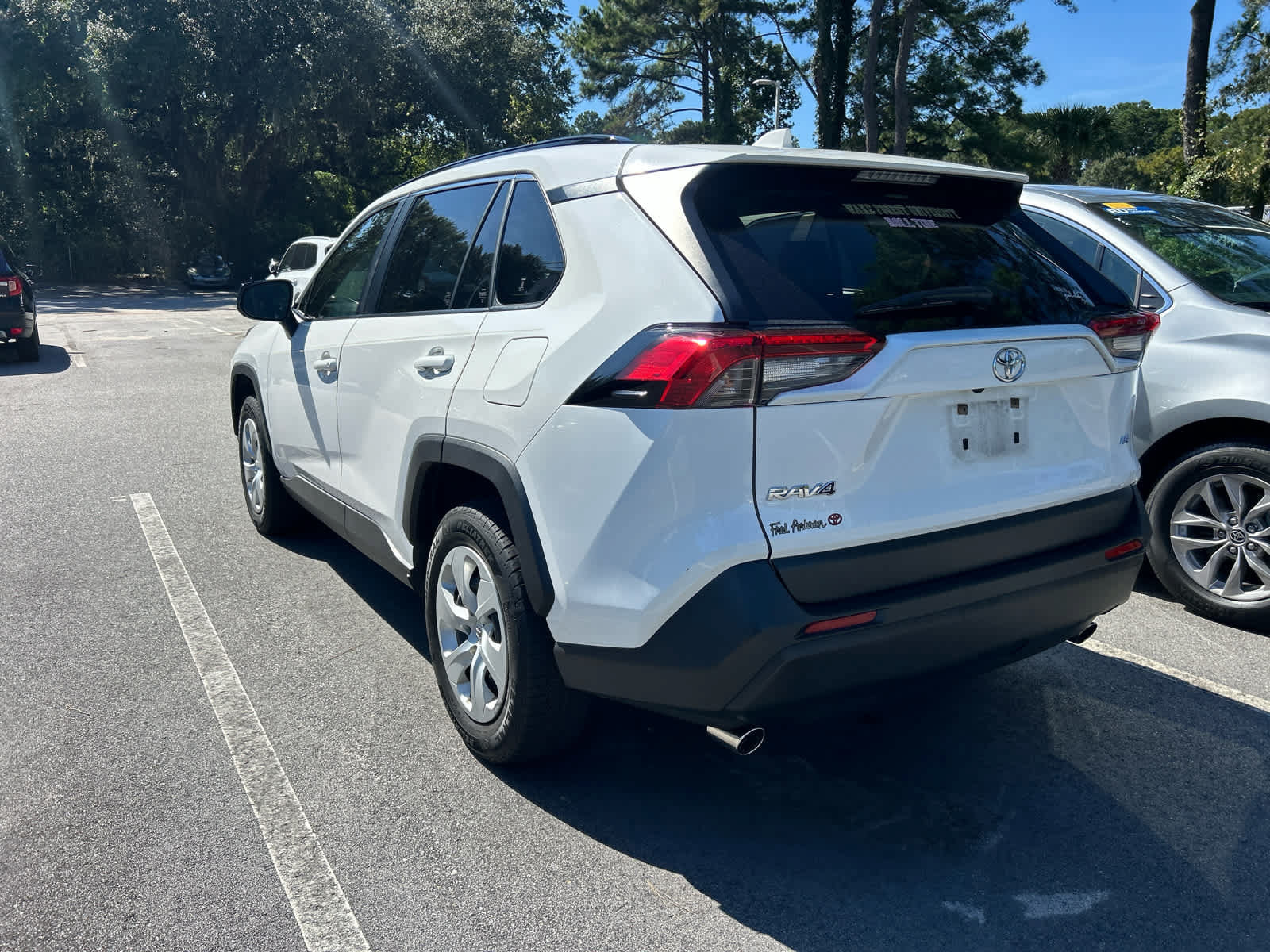 Used 2019 Toyota RAV4 LE FWD image 2