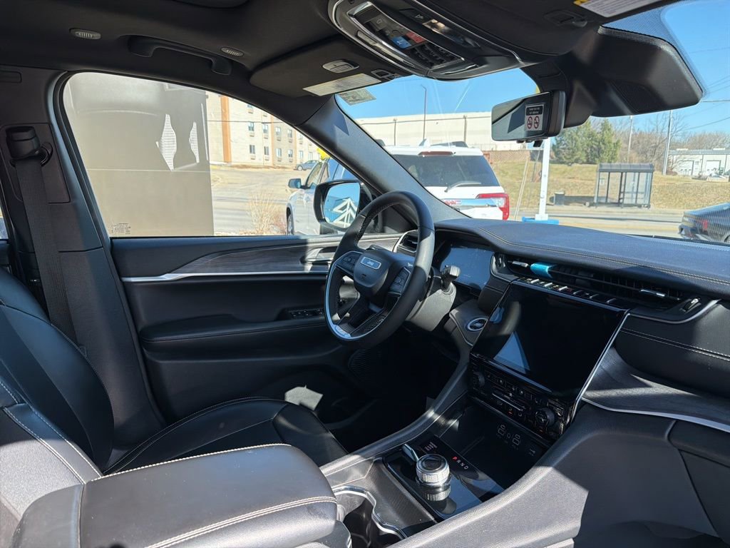 Used 2024 Jeep Grand Cherokee L Limited w/ Luxury Tech Group II image 15