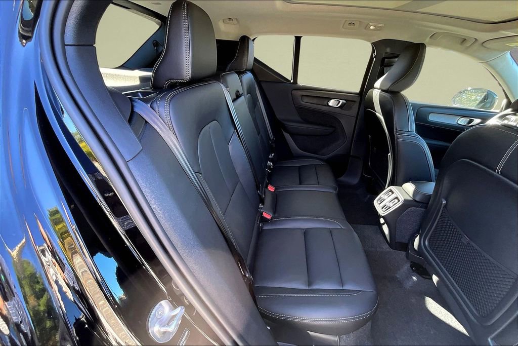 New 2026 Volvo XC40 B5 Plus w/ Climate Package image 9