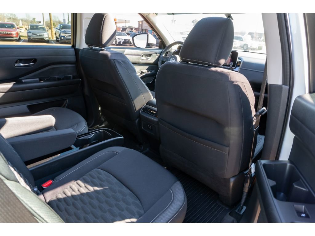 Used 2022 Nissan Pathfinder SV w/ SV Premium Package image 21