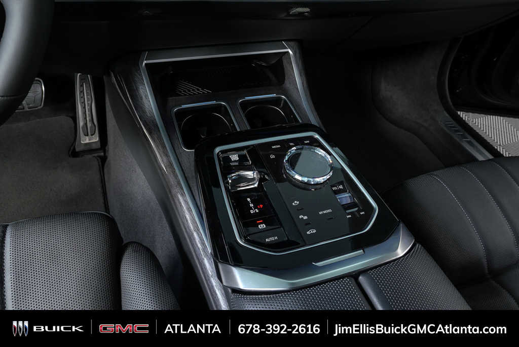 Used 2023 BMW 760i xDrive AWD/4WD image 16