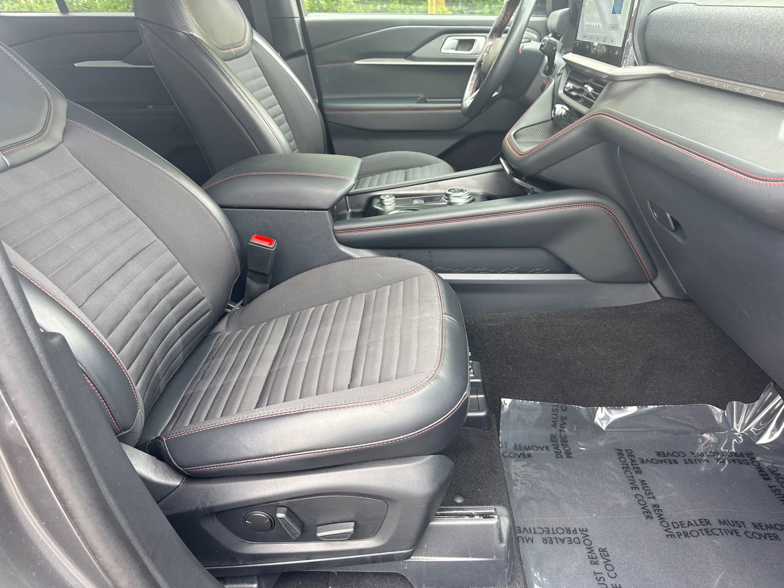 Used 2025 Ford Explorer ST-Line w/ ST-Line Street Pack AWD/4WD image 13