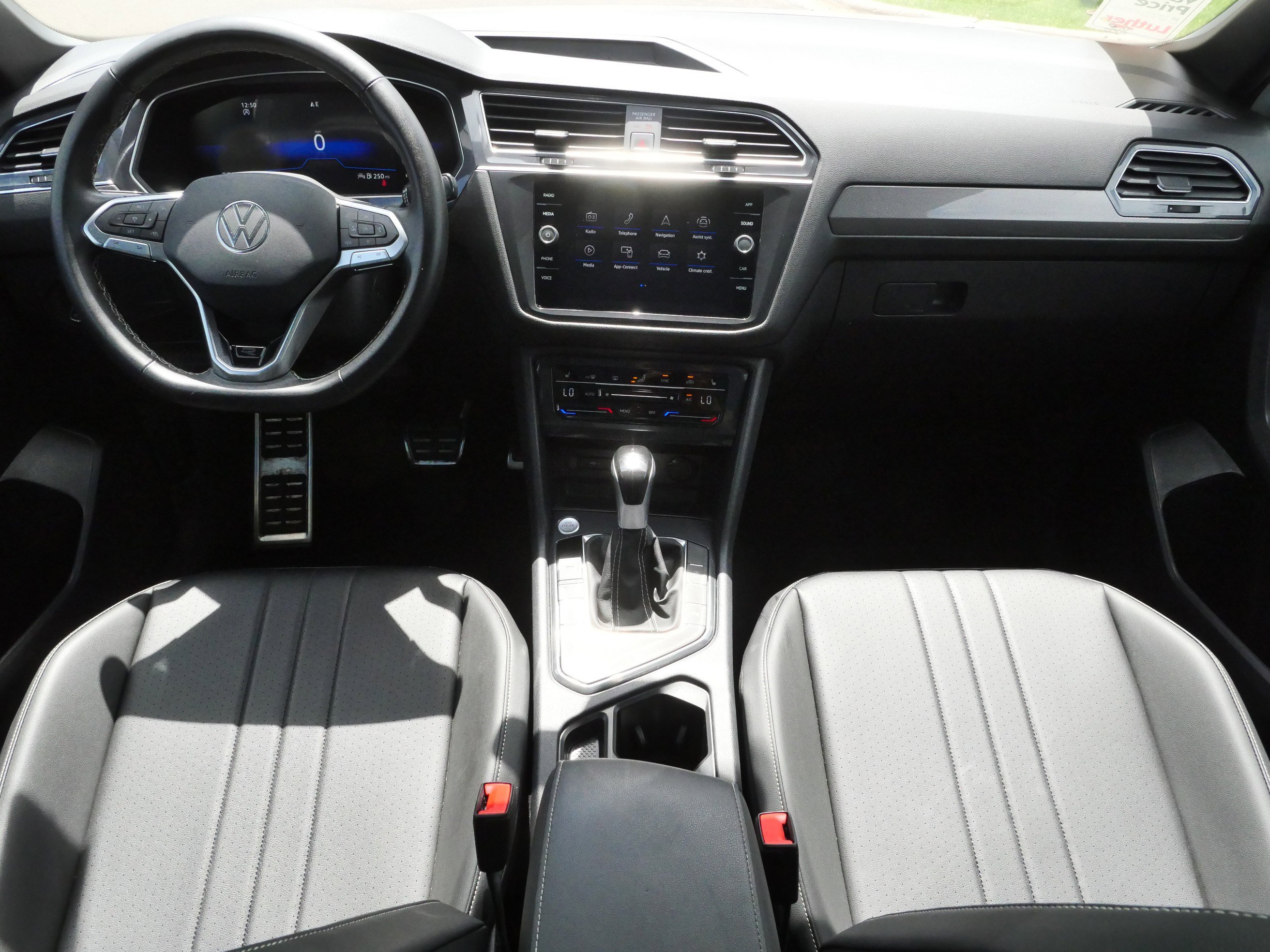 Used 2023 Volkswagen Tiguan SE R-Line FWD image 10
