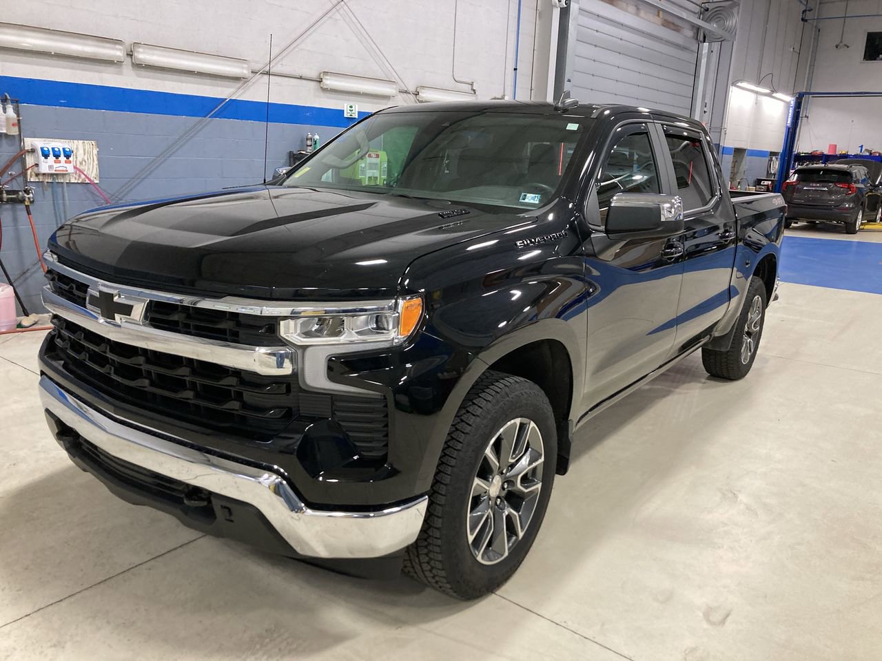 Used 2025 Chevrolet Silverado 1500 LT w/ All Star Edition Plus AWD/4WD image 3