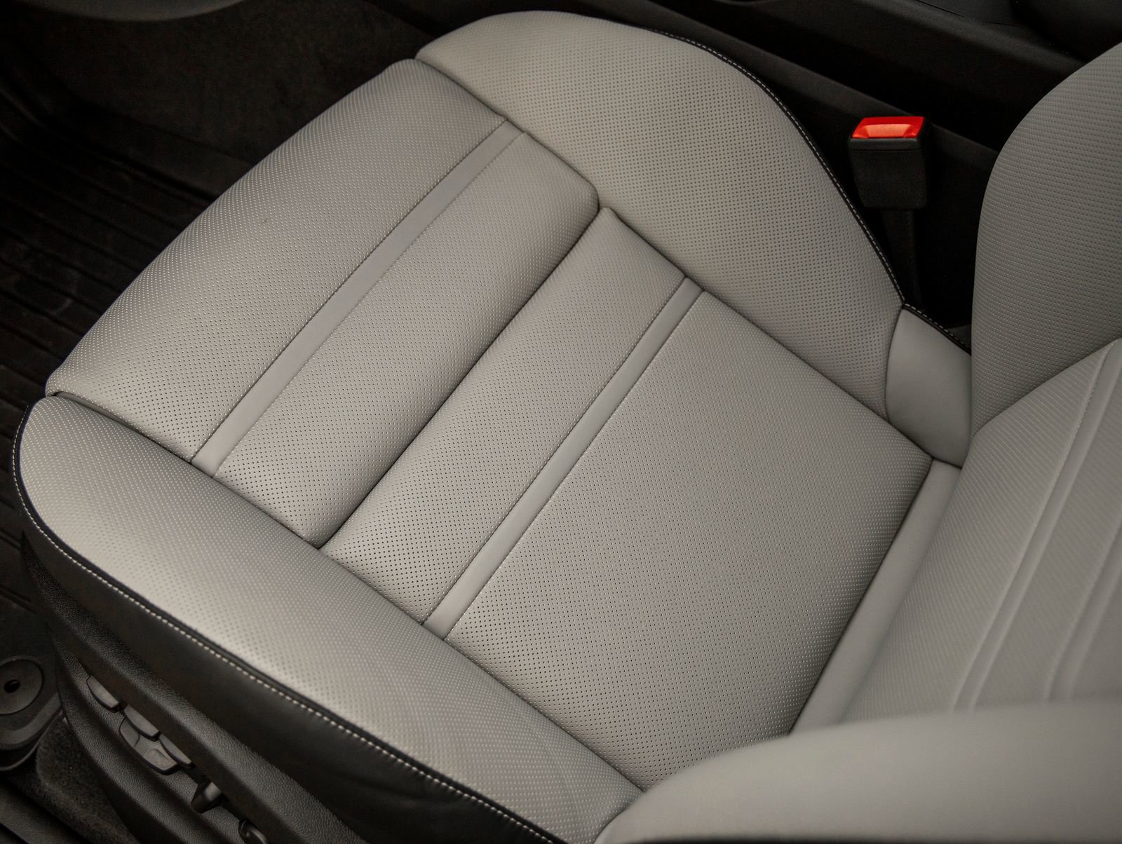 New 2025 Porsche Cayenne S AWD/4WD image 23