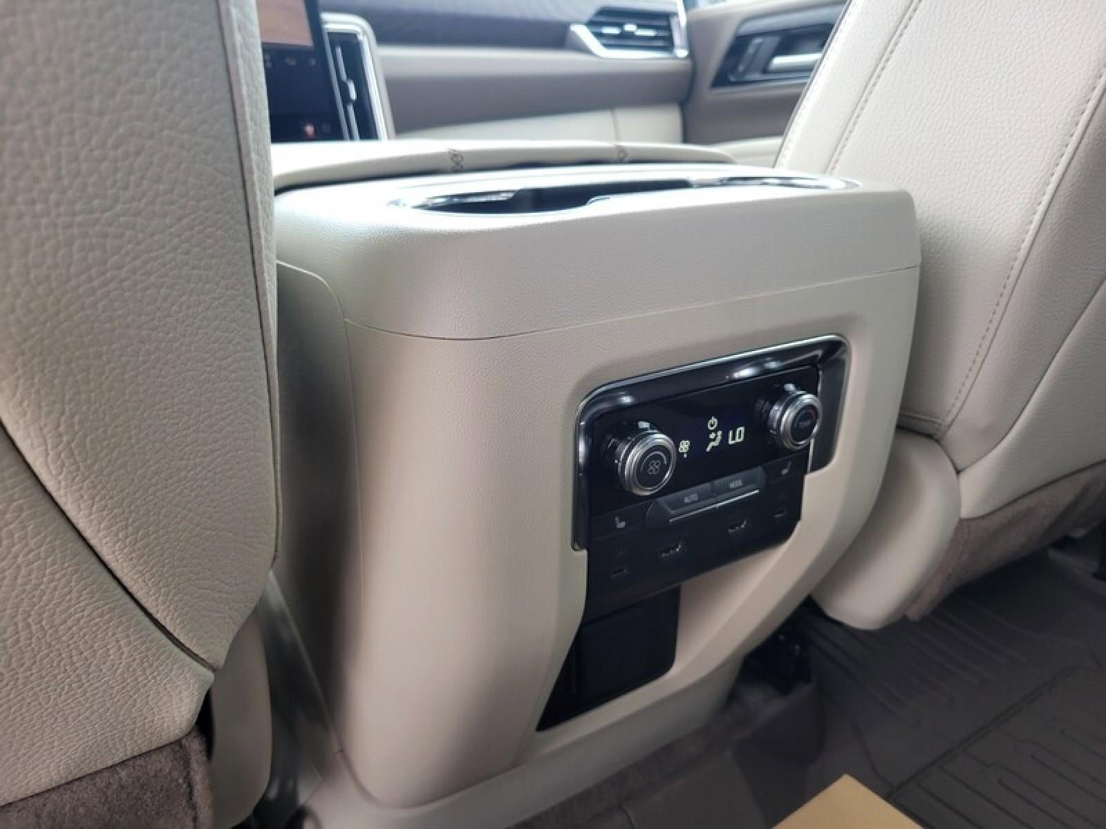 New 2026 GMC Yukon Denali w/ Denali Reserve Package RWD image 34