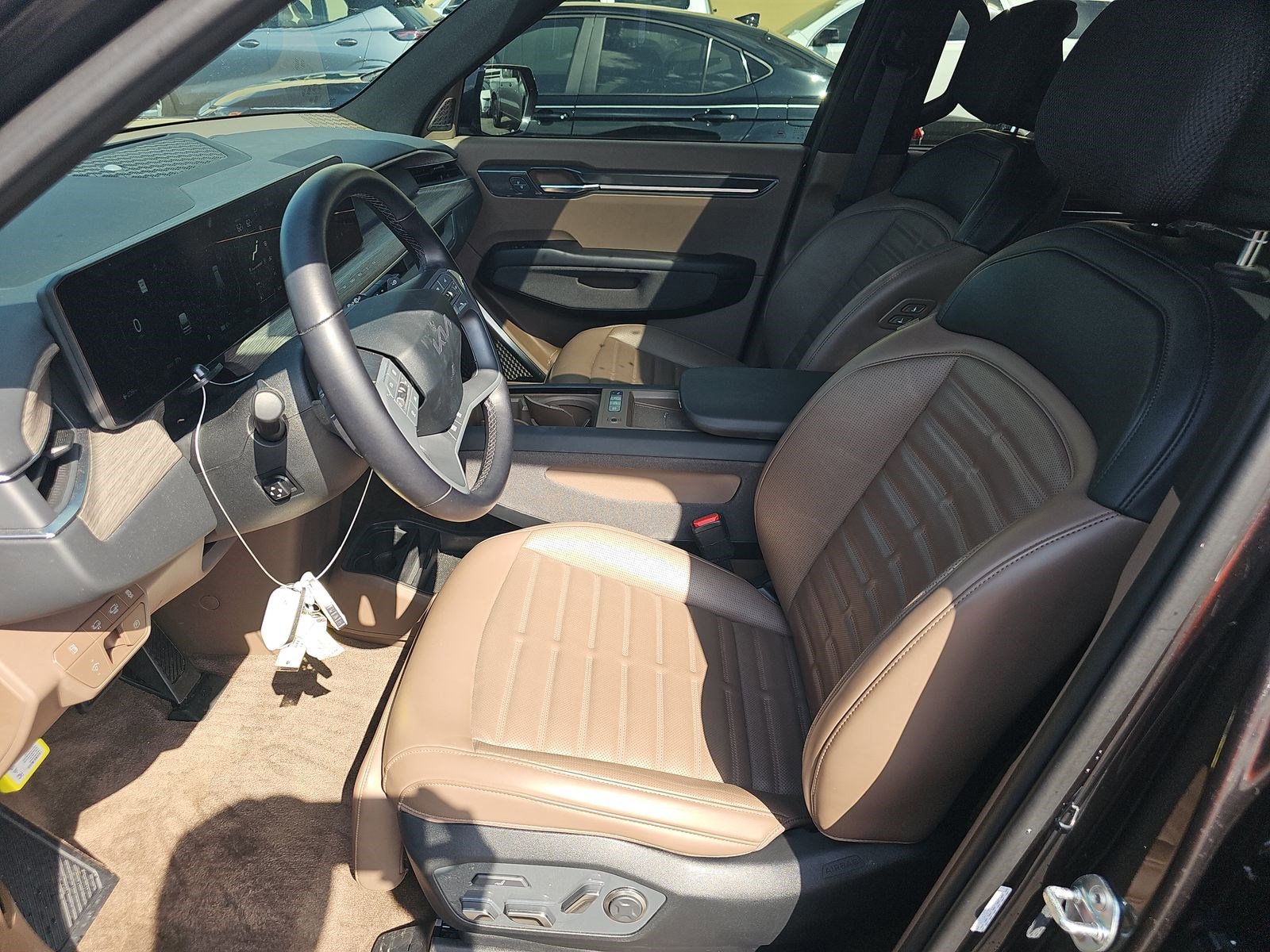 Used 2024 Kia EV9 Land image 8