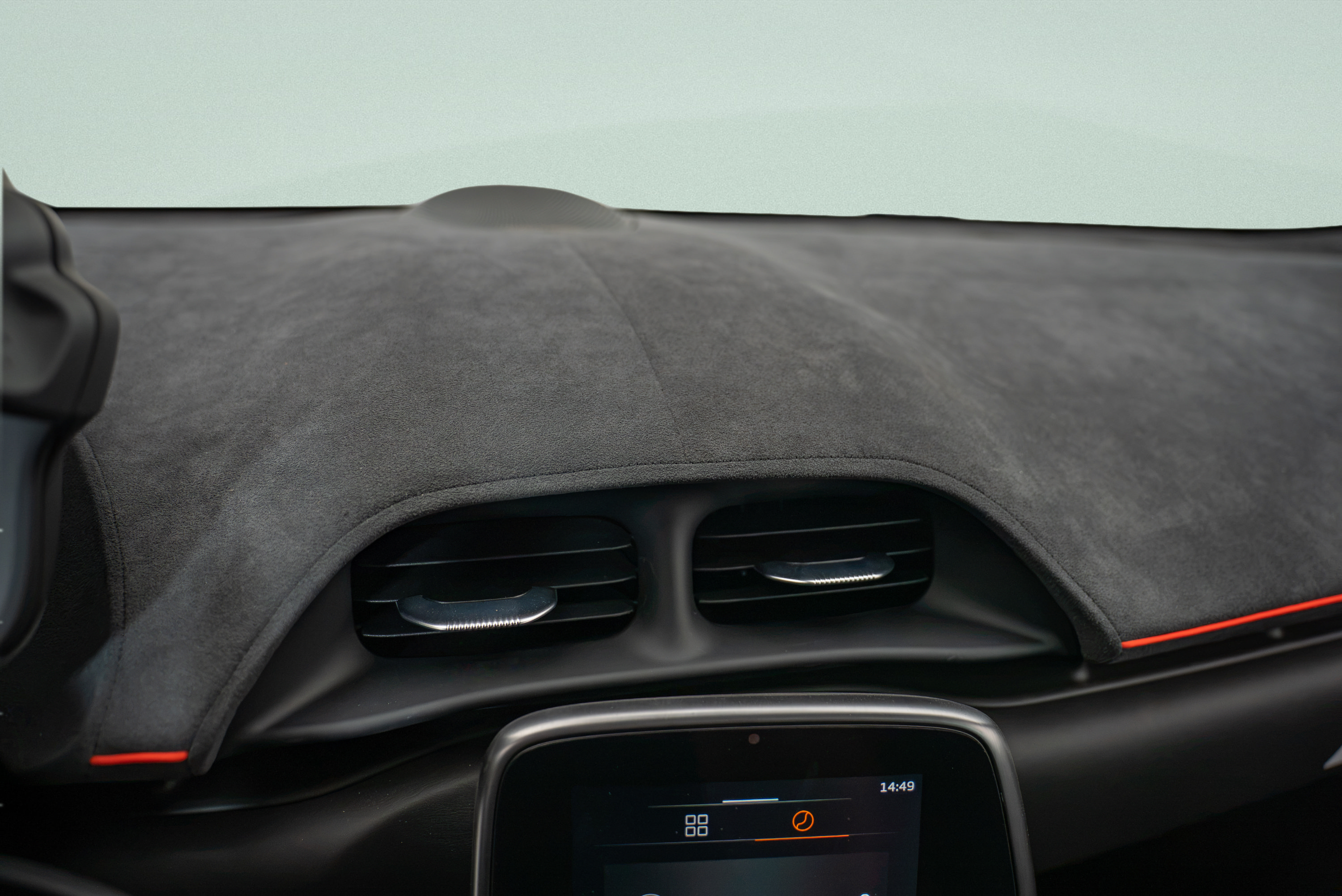 Used 2023 McLaren Artura RWD image 12